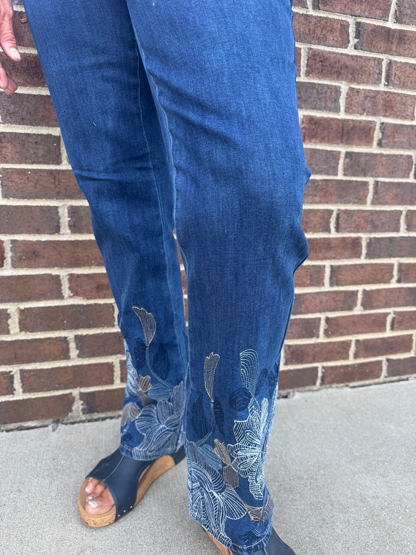 Charlie B Straight Leg Metallic Embroidered Jeans