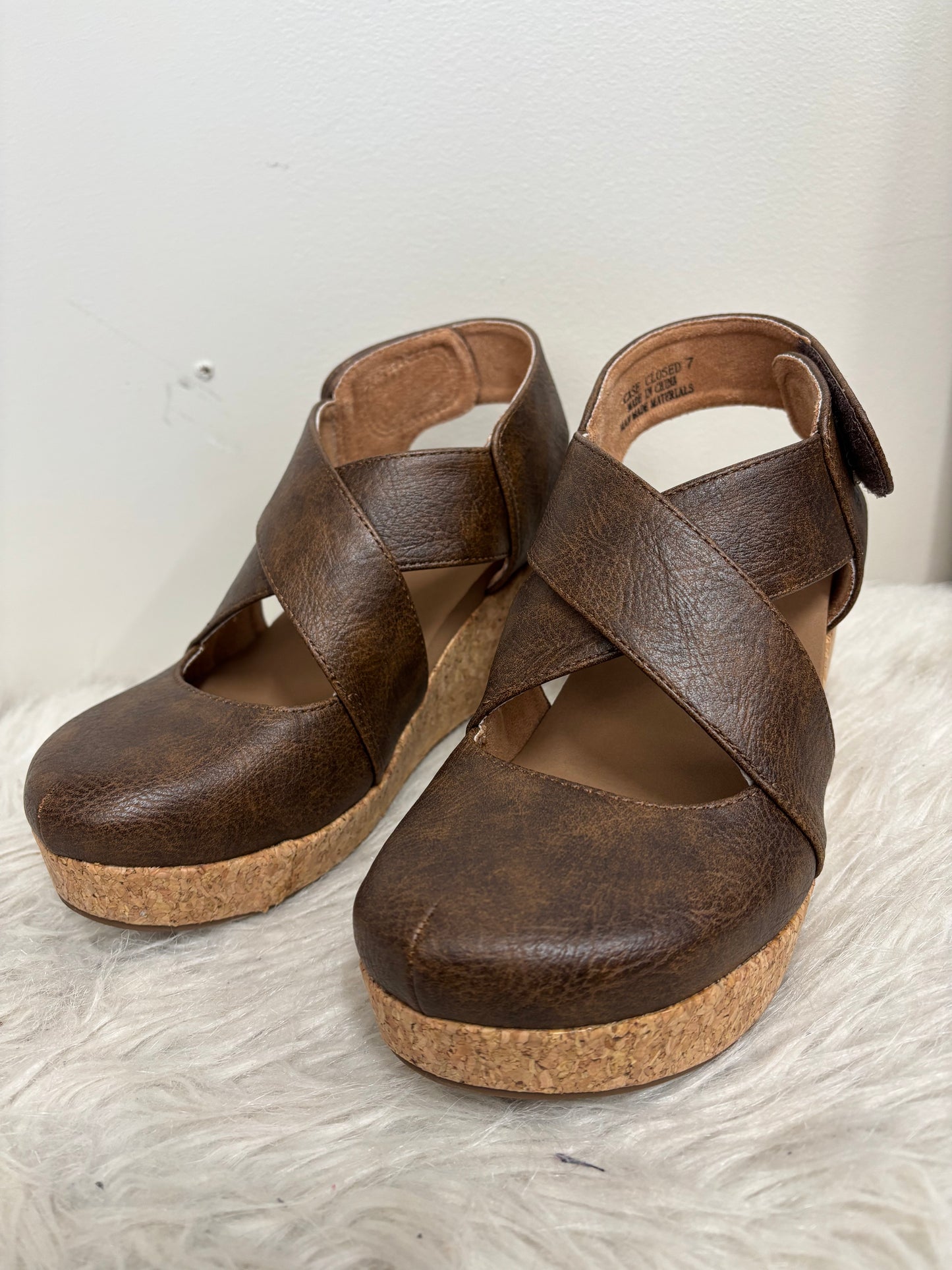 Corkys Case Closed wedges - Brown