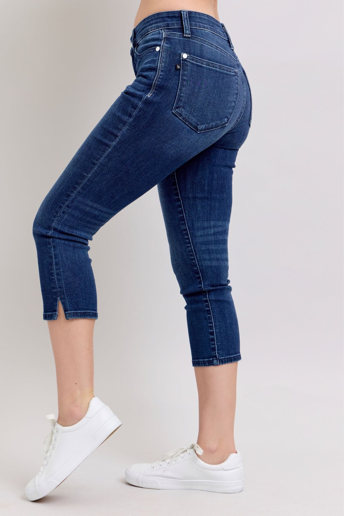 Judy Blue Dark Wash Capris