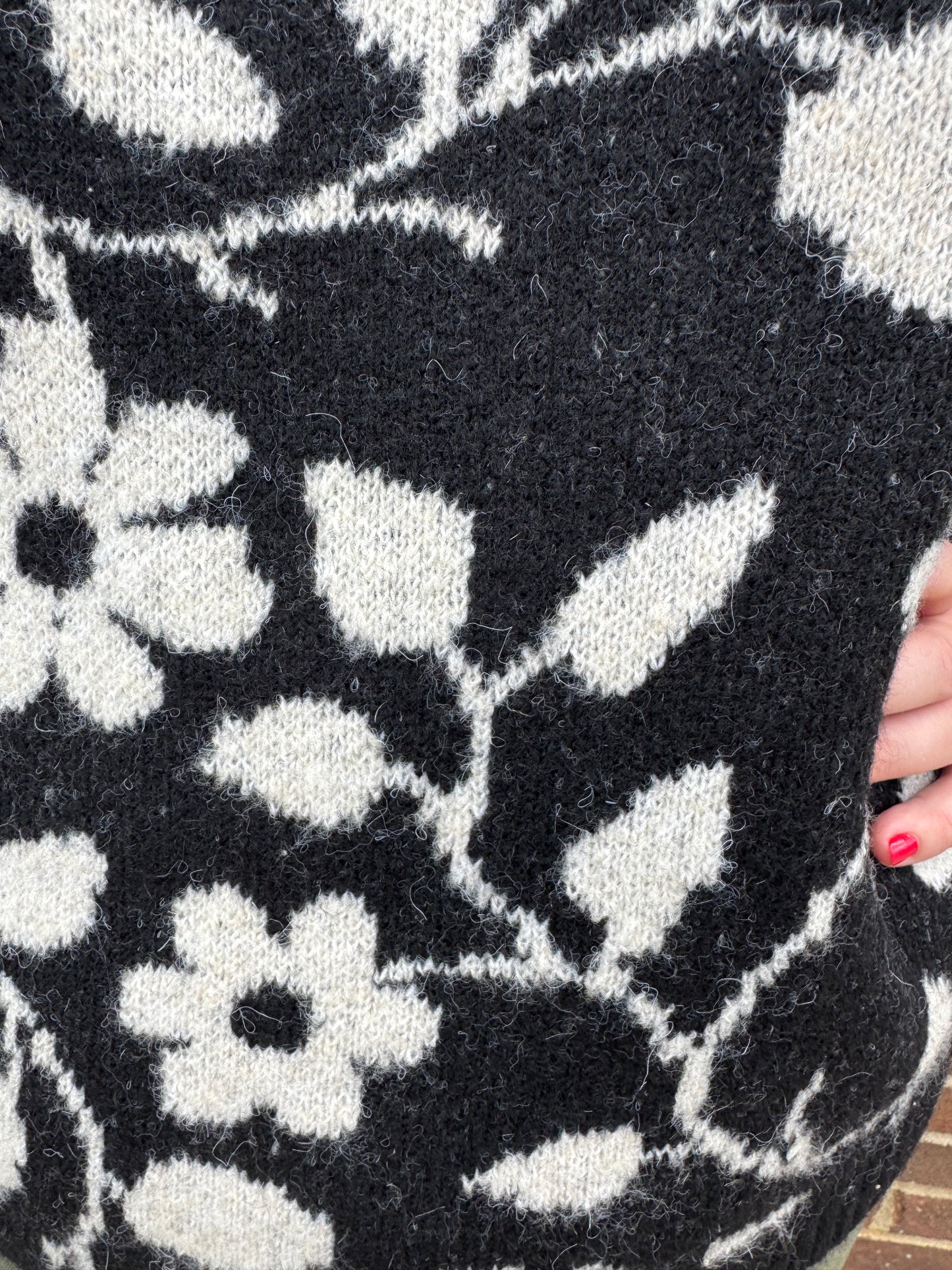 Keren Hart Black & White Floral Knit Sweater