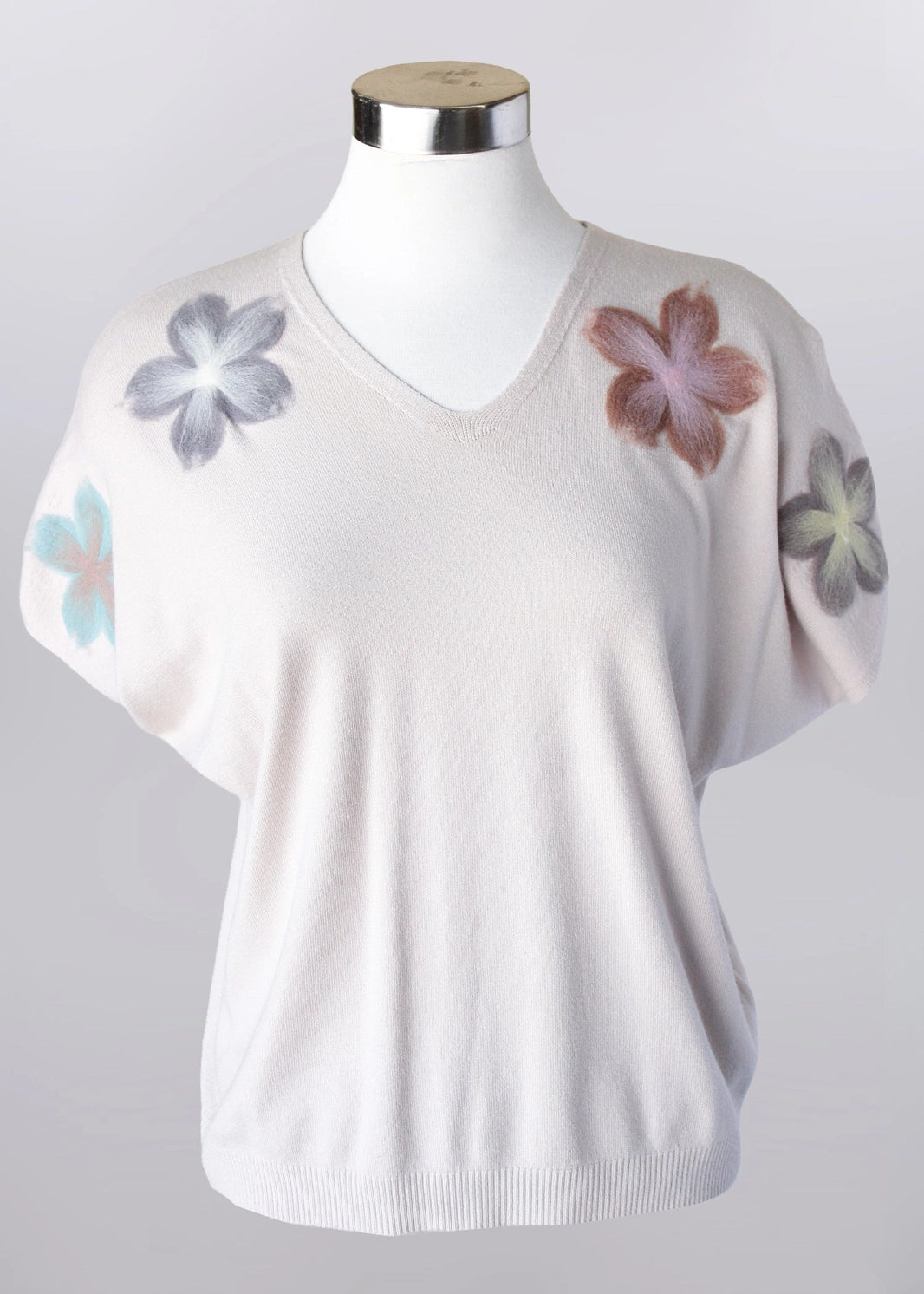 Keren Hart Beige Short Sleeve V-neck Sweater with Flower Detail