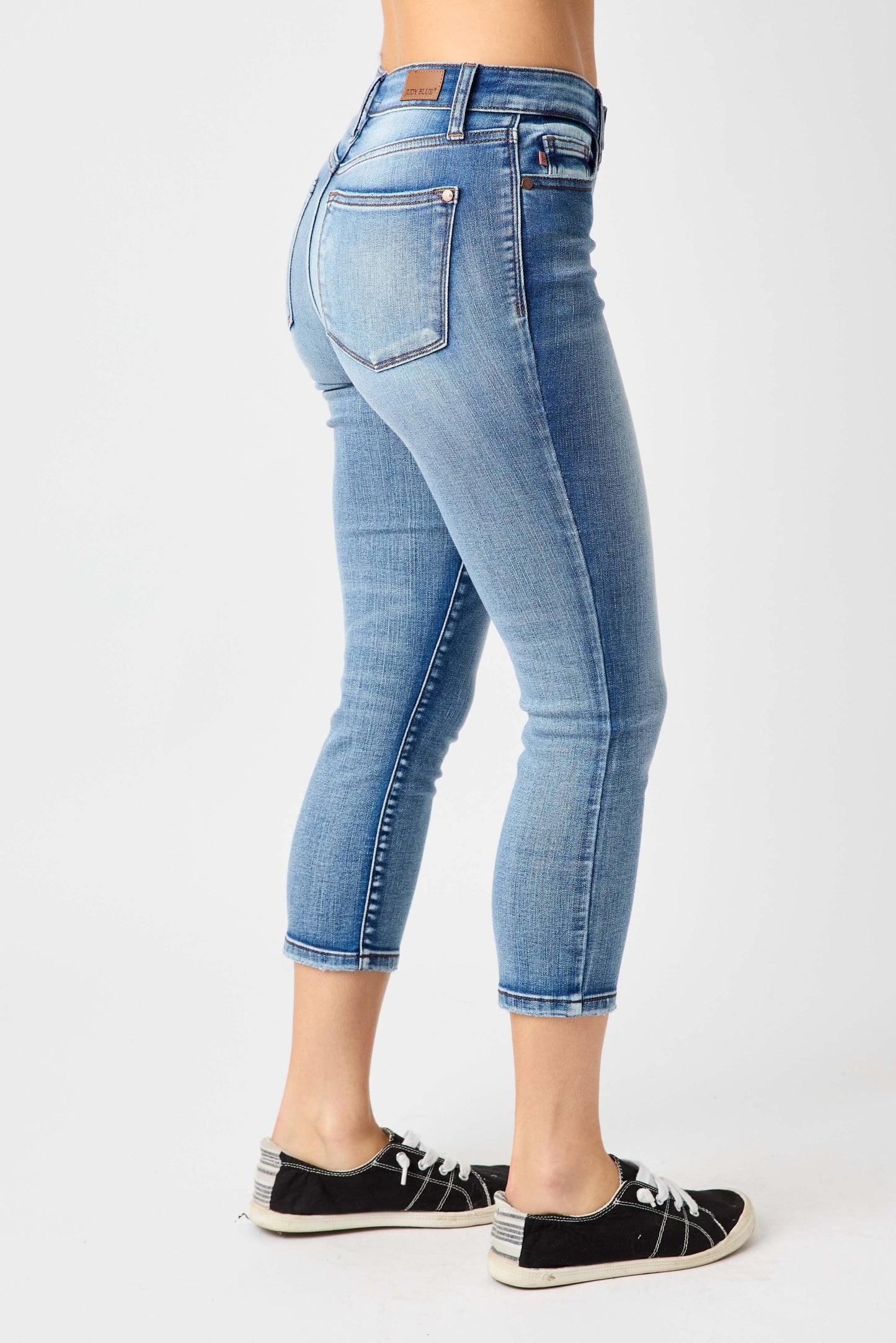 Judy Blue Mid Rise Skinny Fit Capri