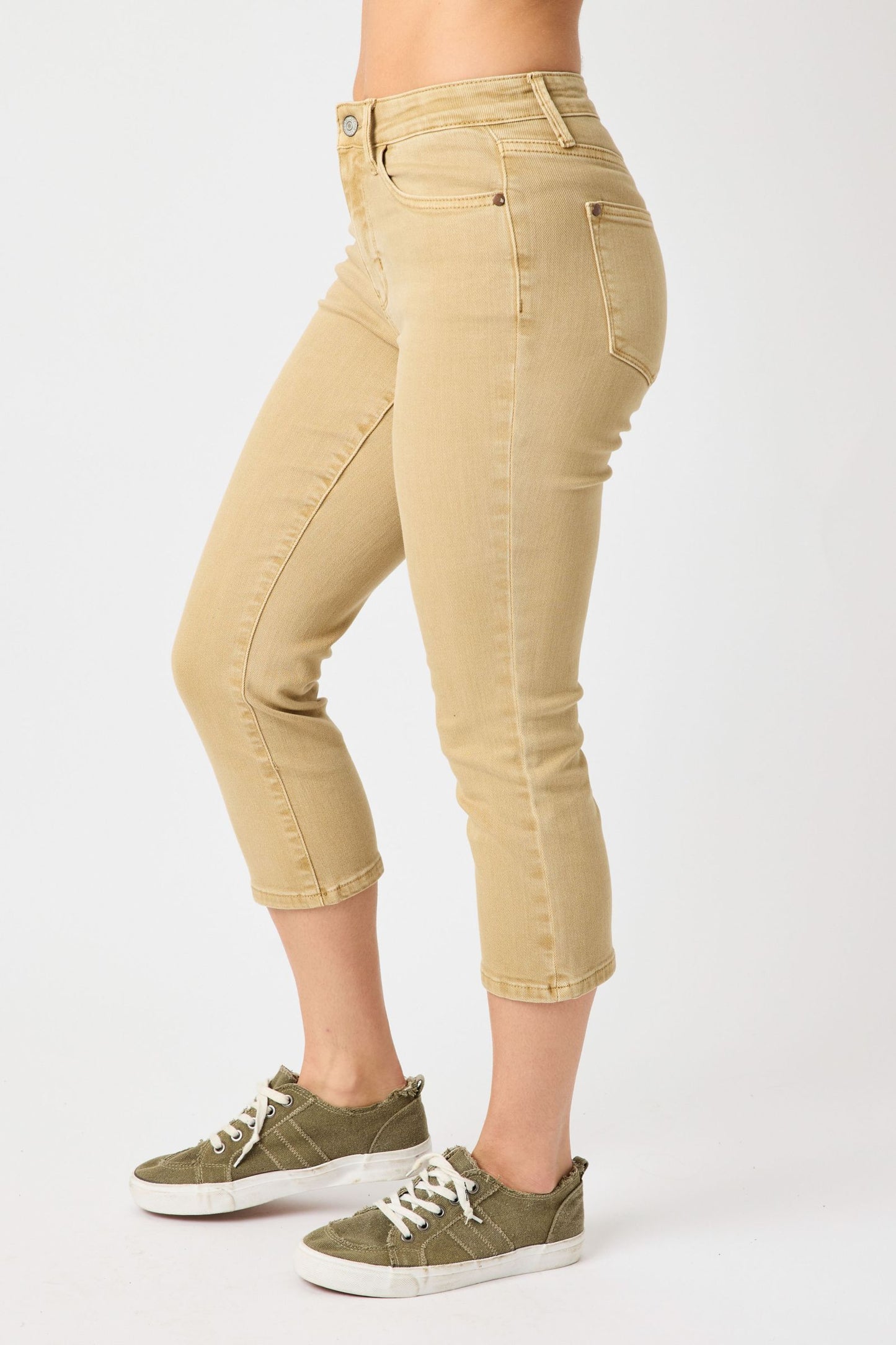 Judy Blue mid rise khaki capris