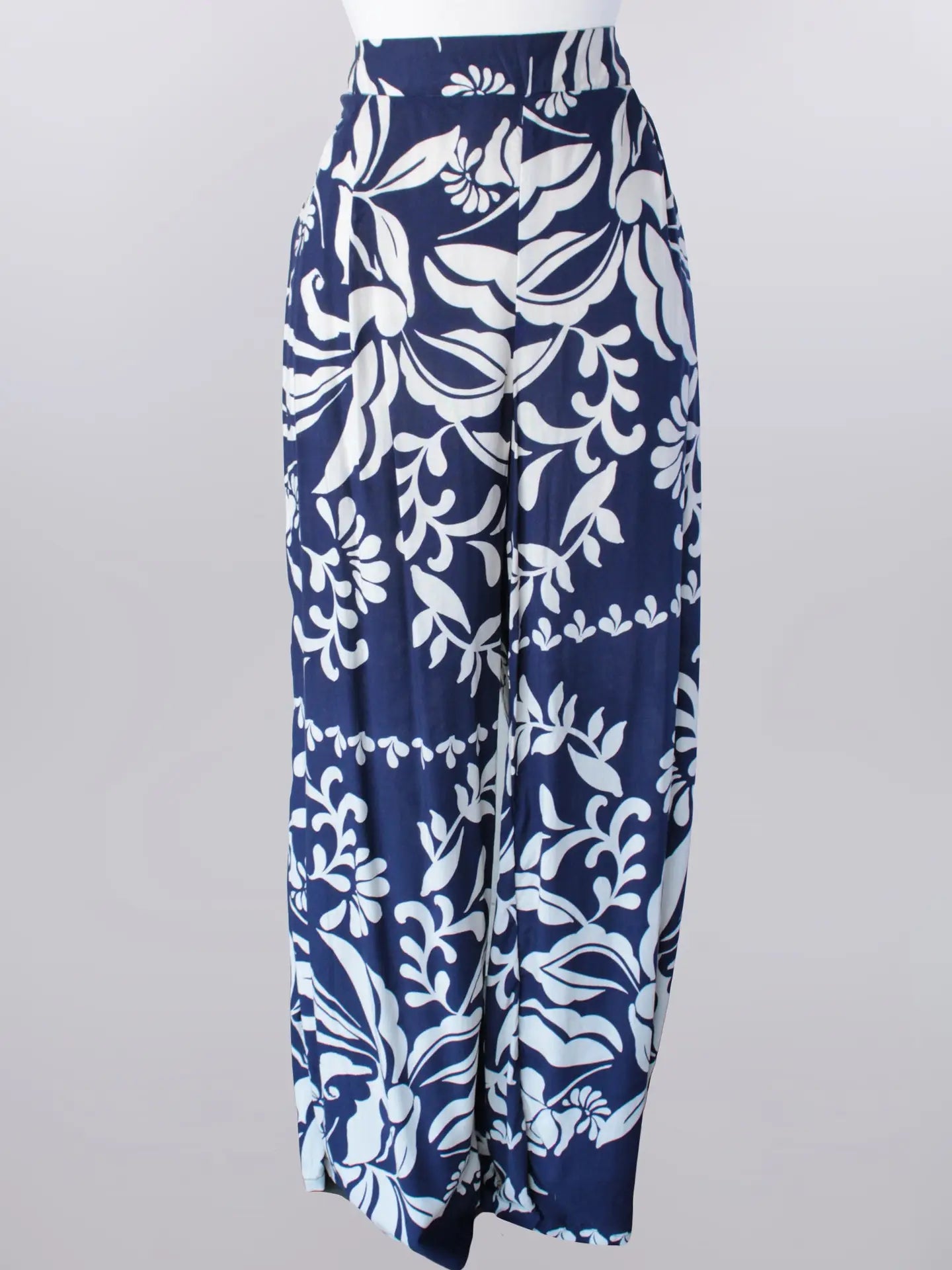 Keren Hart matching navy Flowy bottoms and button top
