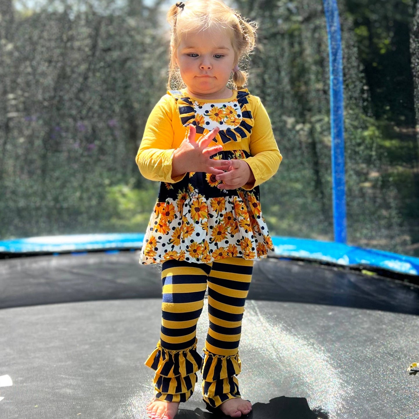 Girls Gold Navy Daisy Shirt & Ruffle legging Pants Clothing
