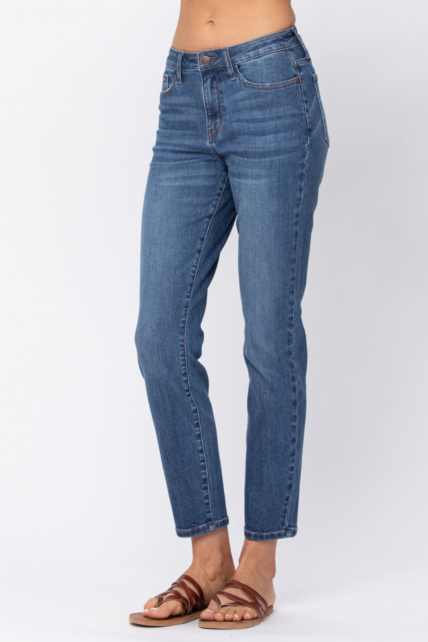 Judy Blue Short Inseam Midrise Relaxed Fit Jean