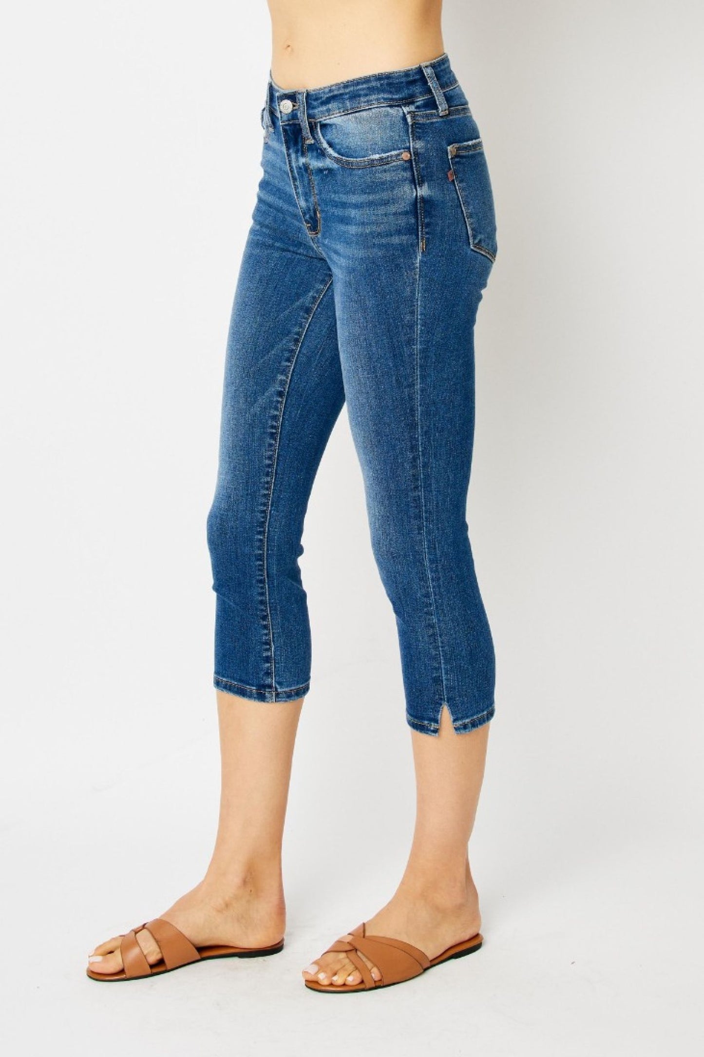 Judy Blue mid rise capris