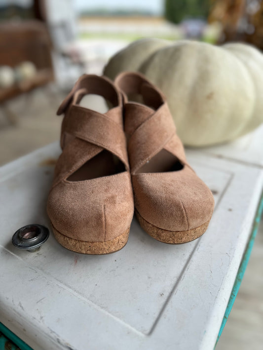 Corkys Case Closed Sling Back Wedge Sandals Camel Suede