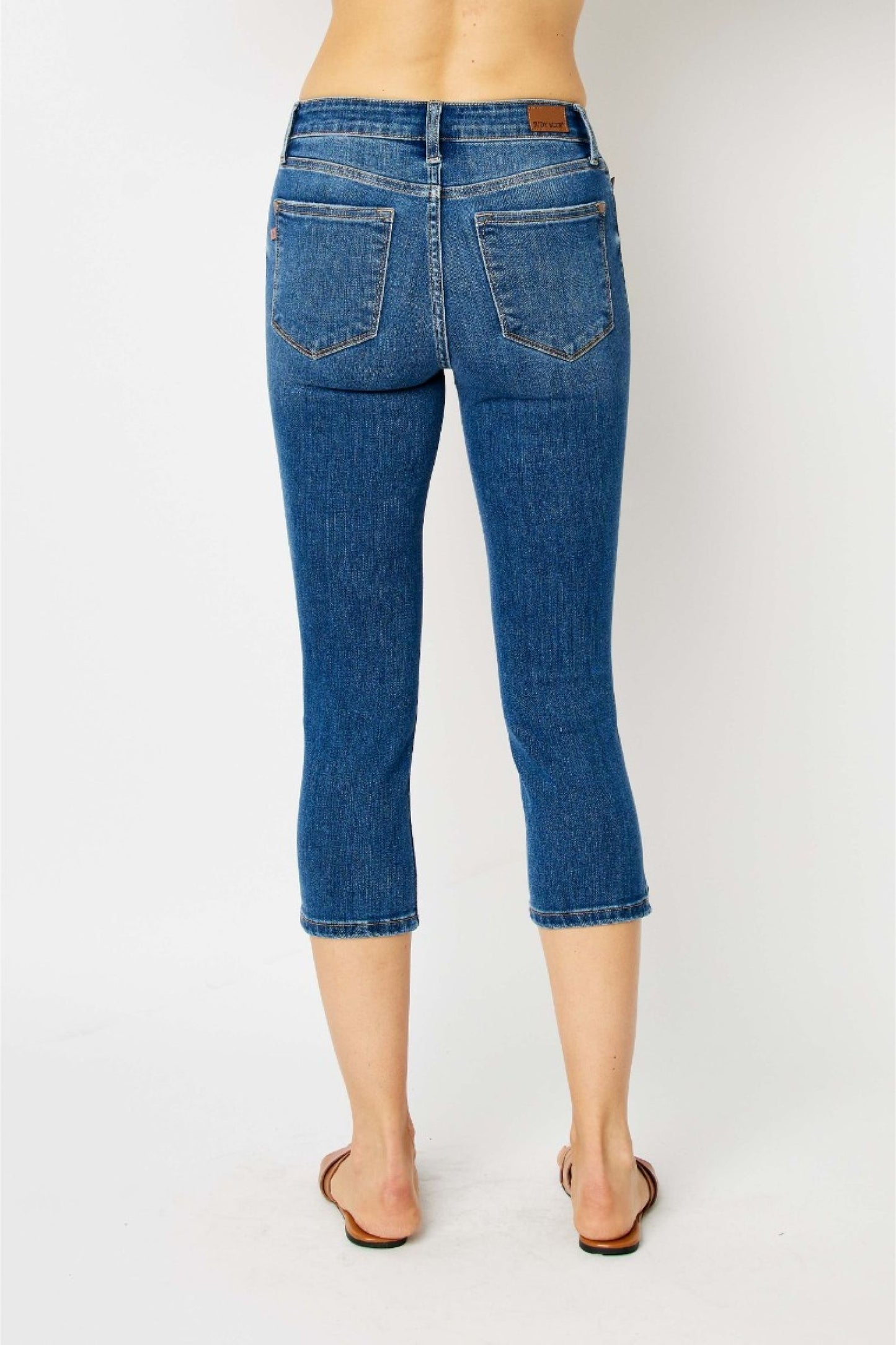 Judy Blue mid rise capris