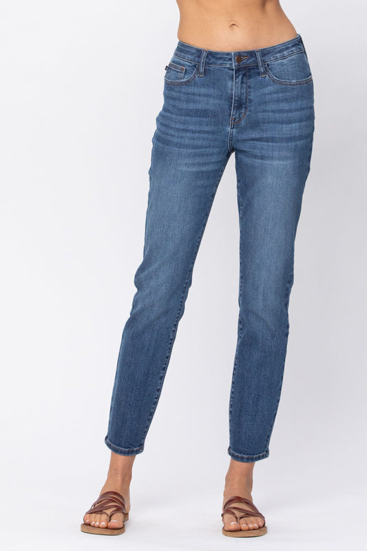 Judy Blue Short Inseam Midrise Relaxed Fit Jean