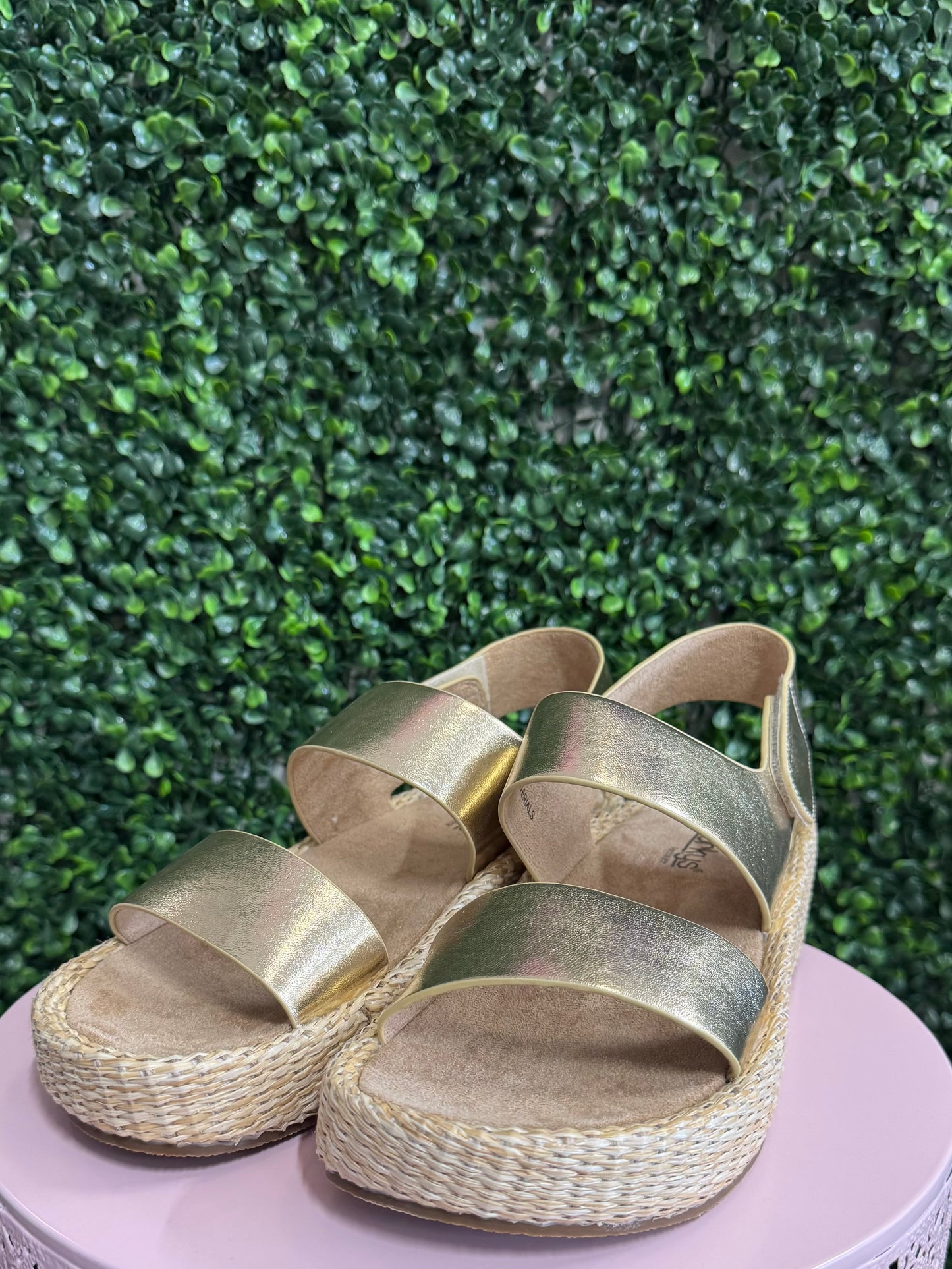 Summer Sandal. Perfect for a beach vacation. Neutral color to match with many outfits. 