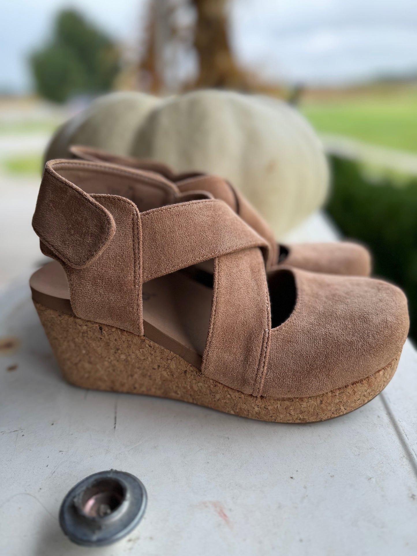 Corkys Case Closed Sling Back Wedge Sandals Camel Suede