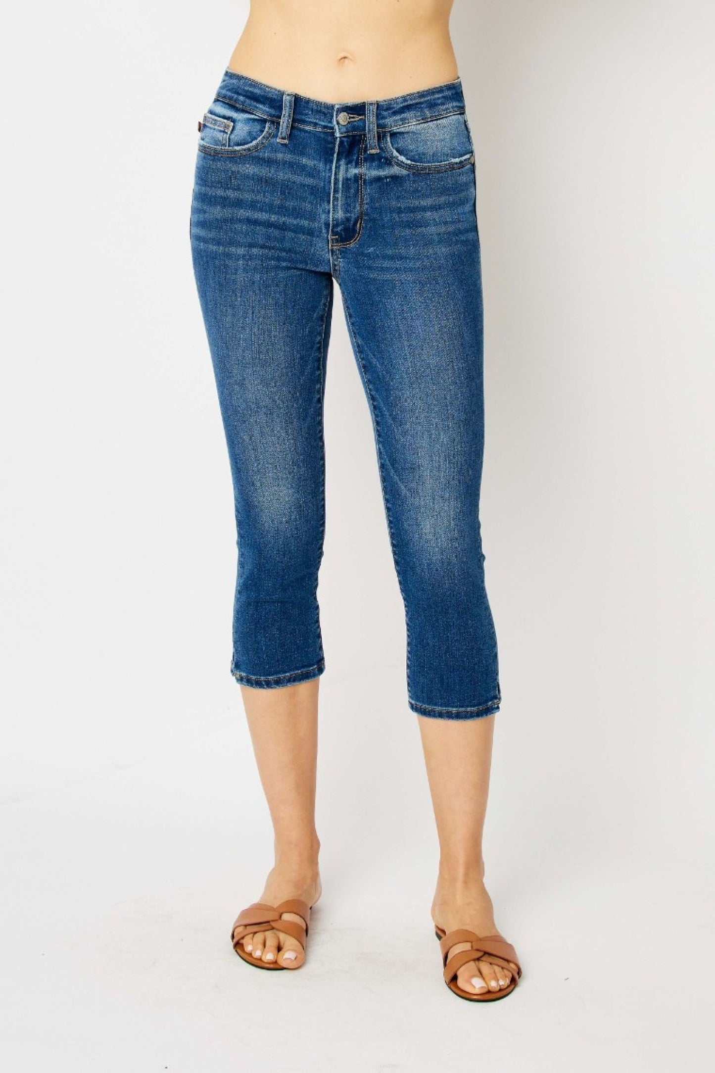 Judy Blue mid rise capris