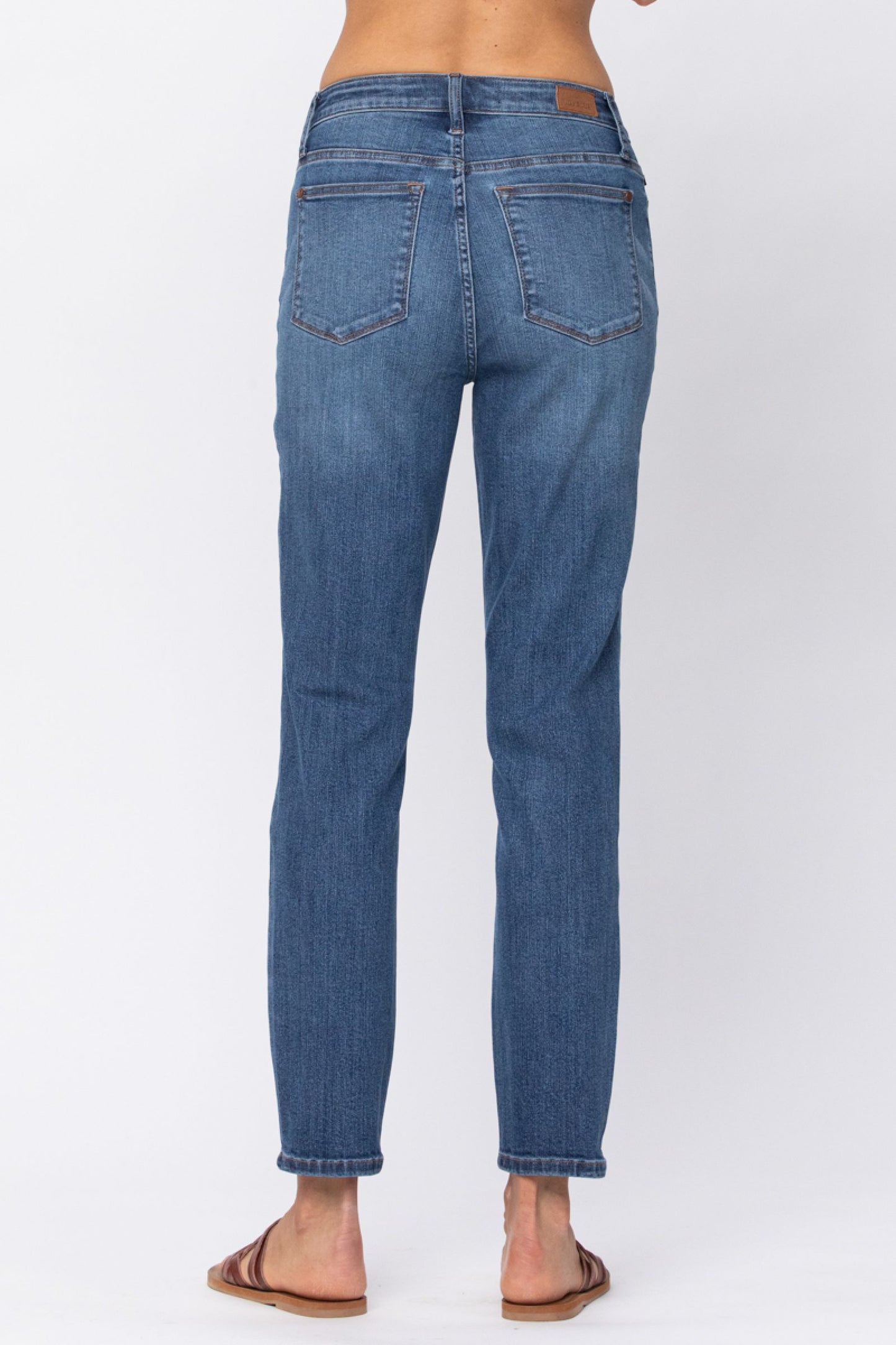 Judy Blue Short Inseam Midrise Relaxed Fit Jean