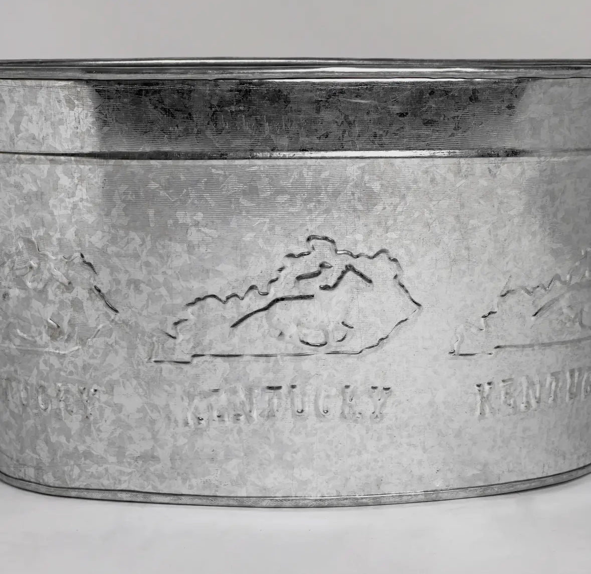 Kentucky galvanized tub with wood handles