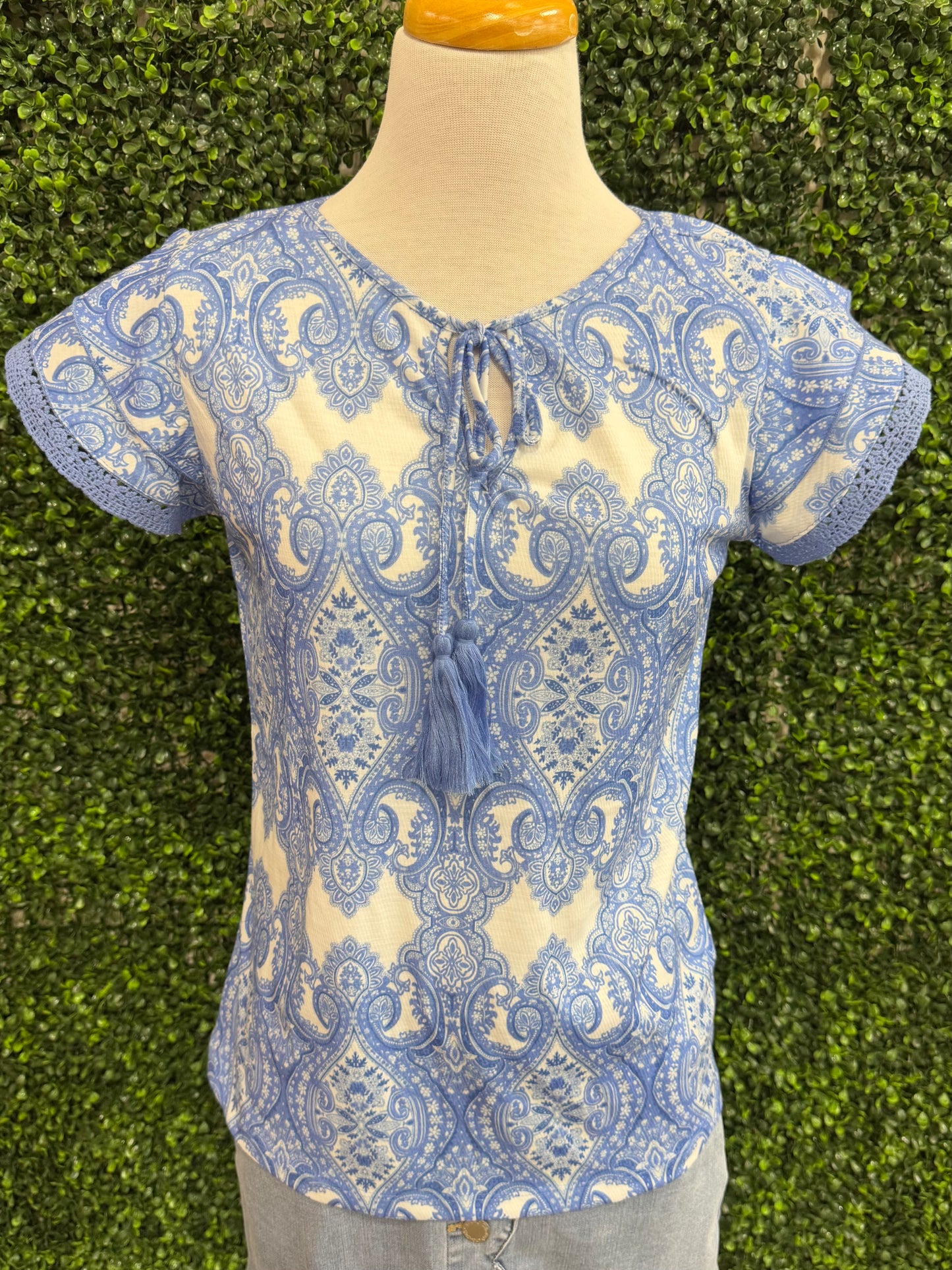 Keren Hart Blue & White Paisley Lace Flutter Sleeve Top