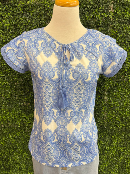 Keren Hart Blue & White Paisley Lace Flutter Sleeve Top