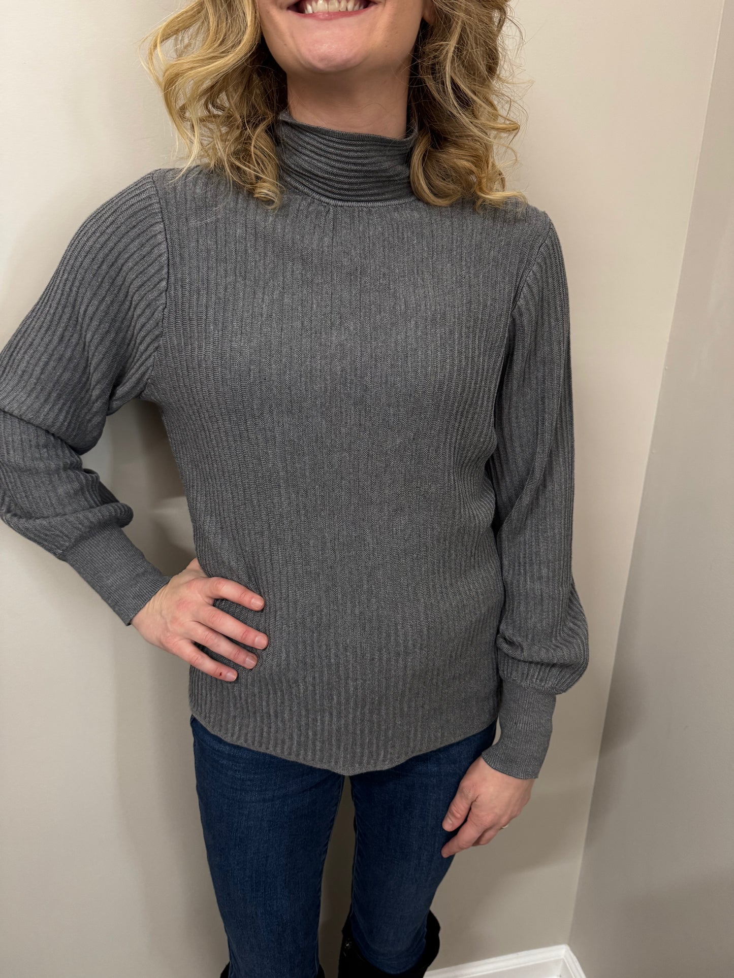 Keren Hart Ribbed Balloon Sleeve Gray Sweater