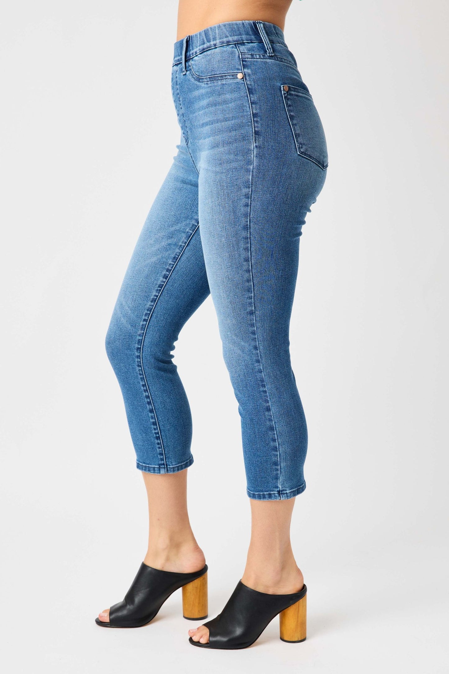 Judy Blue pull on capris