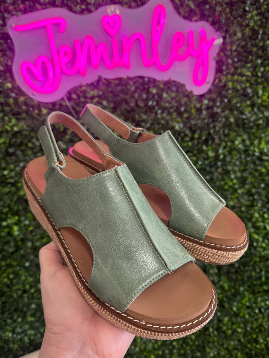 Corkys Volta II in Leaf Green