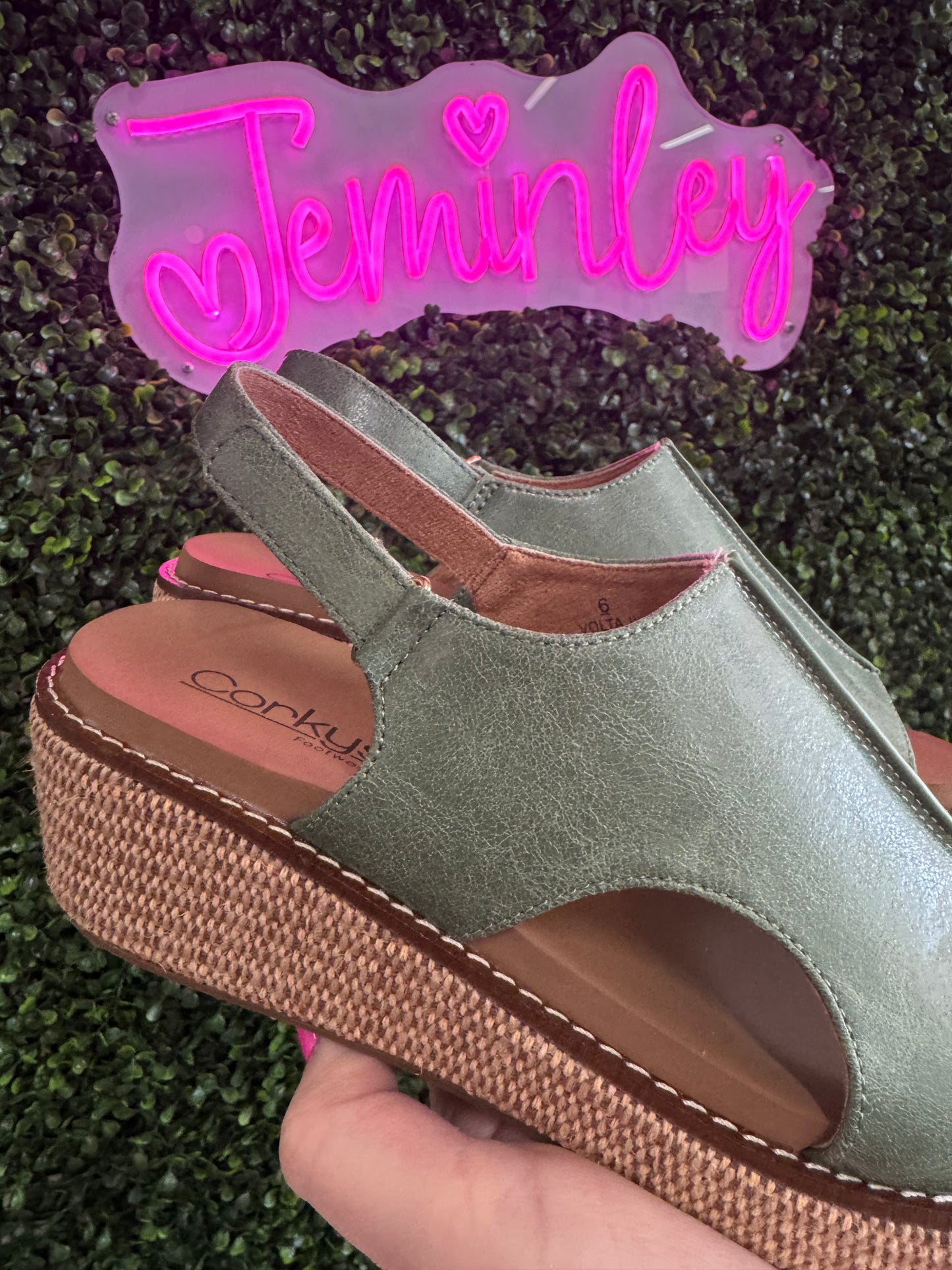 Corkys Volta II in Leaf Green