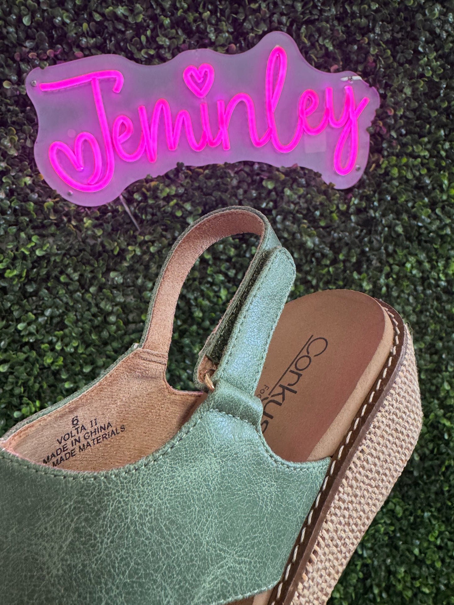 Corkys Volta II in Leaf Green