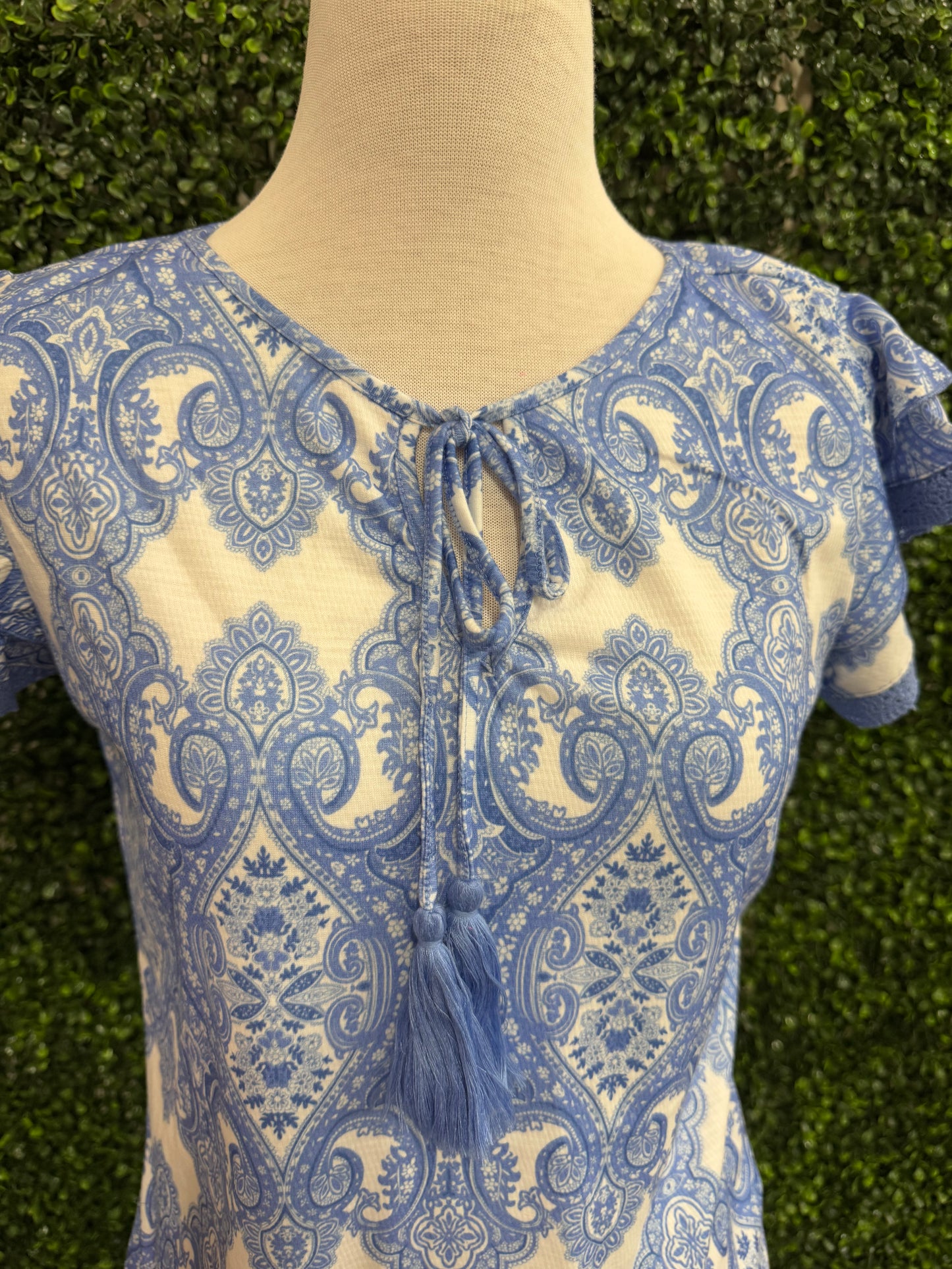 Keren Hart Blue & White Paisley Lace Flutter Sleeve Top