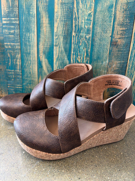 Corkys Case Closed wedges - Brown