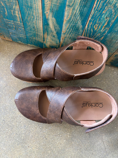 Corkys Case Closed wedges - Brown