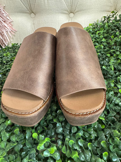Corkys Mug Shot Tan Oil Slip on Wedges