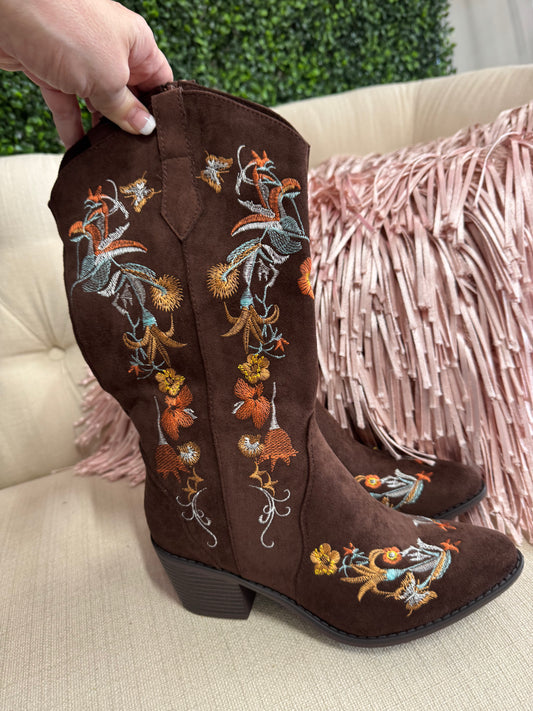 Pierre Dumas embroidered boots