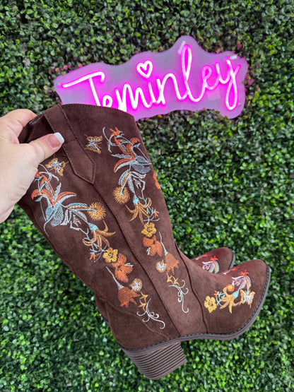 Pierre Dumas embroidered boots